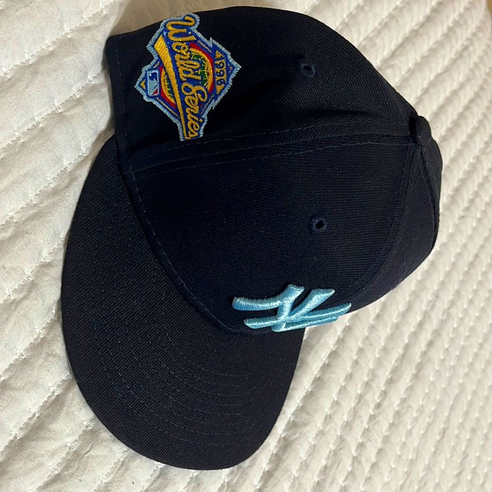 New Era Yankees World Series 1998 hat. Primary color: navy blue